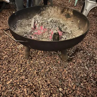 Outdoor seating fire pit