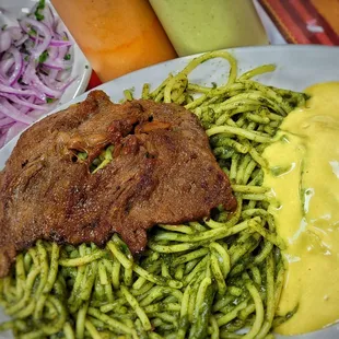 Tallarin Verde con Carne y Papa a la Huancaina.