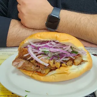 Pan Con Chicharron