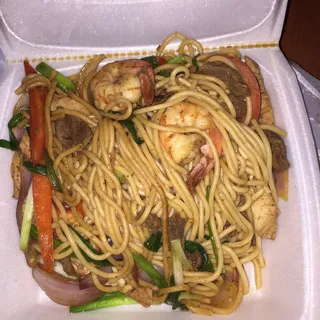 Tallarin Saltado Mixto