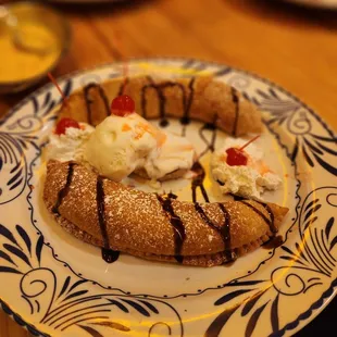 Fried bananas and ice cream