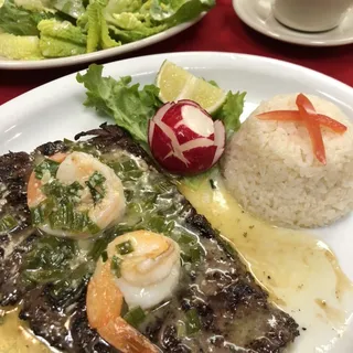 Bistec Con Camarones
