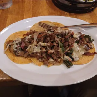 Bistec con queso alambres