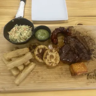 Parilla pequeña (smallest size with added arepas) DELICIOSO!