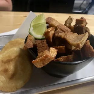 Chicharrón / Arepas