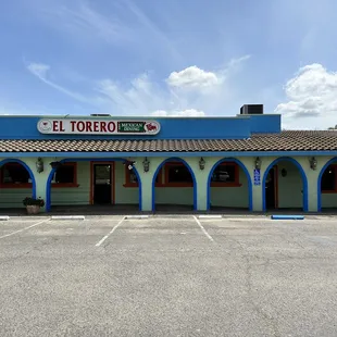 Full Bar &amp; Good Mexican Food!