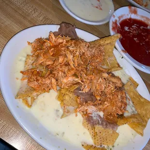 Small order of chicken and bean nachos