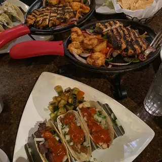 CHICKEN & SHRIMP FAJITAS