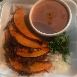 Quesabirrilla y consomé