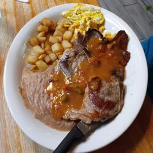 Pork cutlets with Ranchero sauce