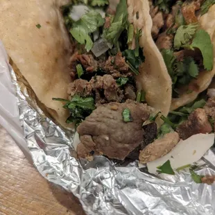 Old and Cold gray carne. Tough and chewy.