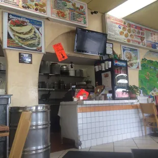 Little Mexican restaurant! Aguas frescas, Tacos, Mariscos, quesadillas, jugos naturales, coctel de fruta, Picaditas