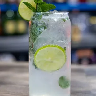 a mojit with lime and mint