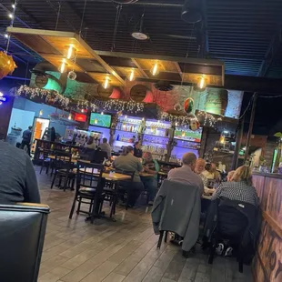 Bar empty tables