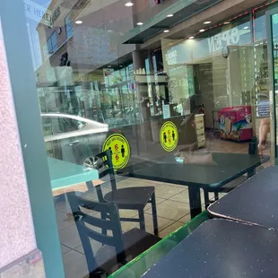 a table and chairs in front of a store
