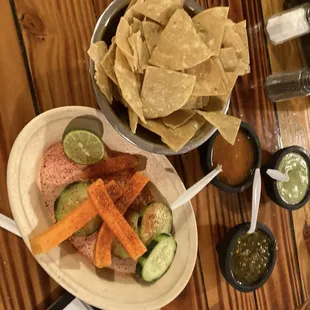 free chips and veggies