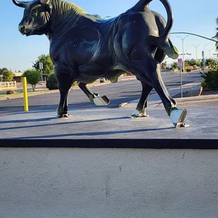 a statue of a bull