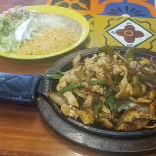 Chicken Fajitas. I couldn&apos;t finish them because I was full.  They gave me alot of Chicken. 8.1/10