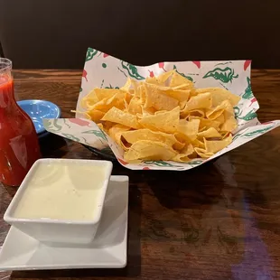 Cheese dip and chips/salsa