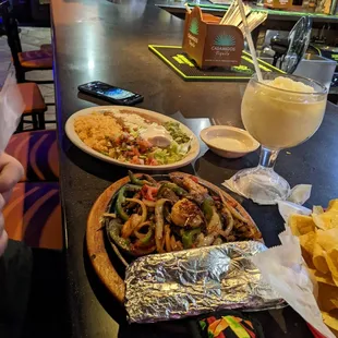 Fajitas w beef and shrimp