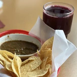 Warm chips and super good salsa