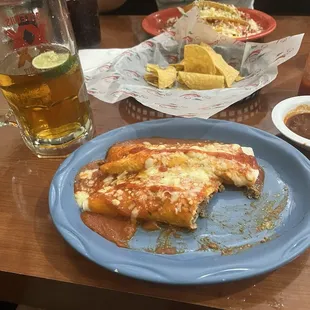 Ground beef burritos that cost $6.99 when listed on menu as $6.00.