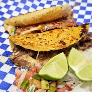 Quesabirrias buenisimas!!