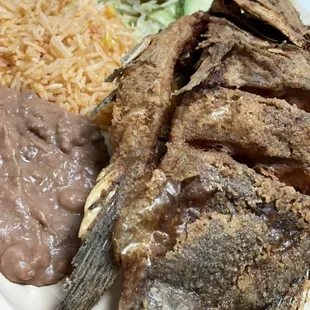 Whole tilapia / Mojarra frita