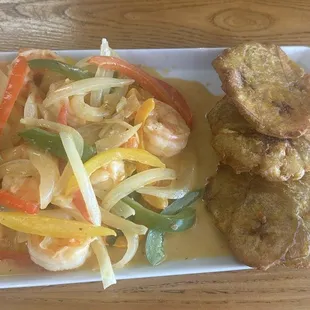 Camarones con tostones