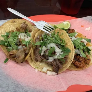 Tacos tripa, lengua, chorizo