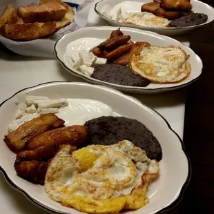 Orden de Platones Fritos con Huevo