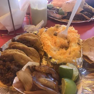 Combo de 4 tacos, papa asada y una soda 7.99