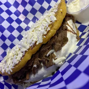 Cachapa de carne mechada