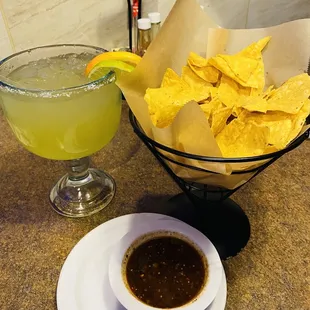 Margarita, salsa and chips