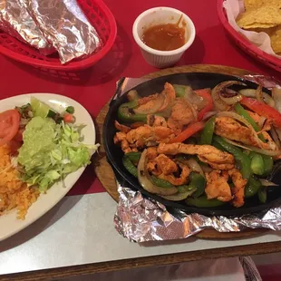 Lunch chicken fajitas $10