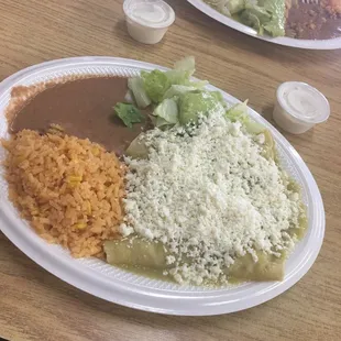 Entomatadas verdes con queso fresco