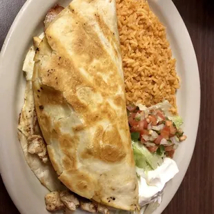 This Quesdilla Grande was delicious and the chips were fresh. My husband and I gives this place