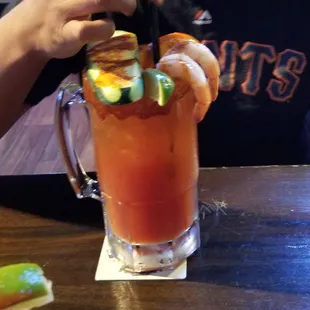 El pindungo w his Michelada