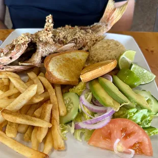 Huachinango frito al ajillo