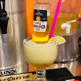 a margarita in a glass