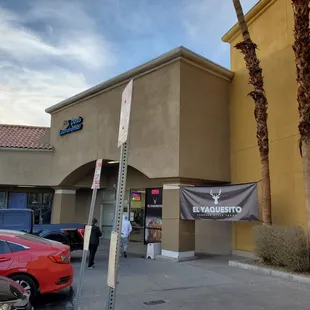 Former location of Tu Sabor Cafe, and perhaps same owners (and definitely same Wi-Fi)