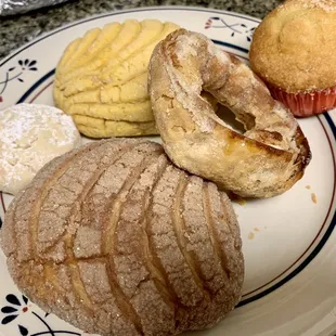 Conchas and polvorones and muffins oh my!!!