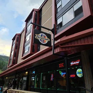 the outside of a restaurant