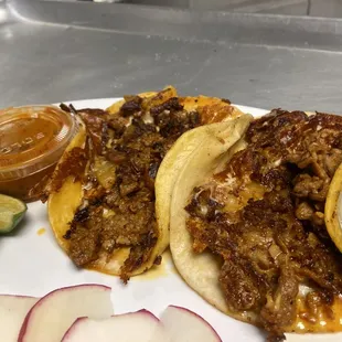 Son gringas tacos pastor con masarela y tortilla de Ariana
