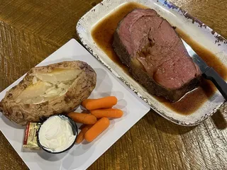 Powell's on Round Lake