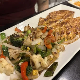 GRILLED CHICKEN BREAST (D)