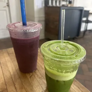 El Verde juice and mixed berries smoothie.  Refreshing .