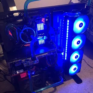 Built this p5 thermaltake with a i7700k, Samsung ssd, asus motherboard, all liquid cooled in the same loop, with a 1080 gtx
