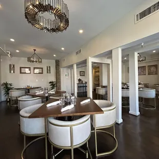 The gorgeous dining room