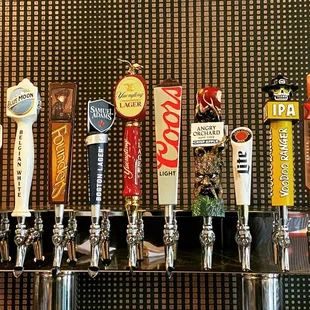 We have twelve beers on tap! Cin-cin!!